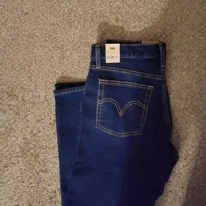 Levi's Wedgie Fit NWT size 29 Crop Denim Jeans